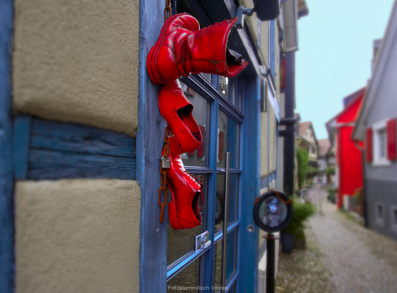 Rotes-Schuhwerk