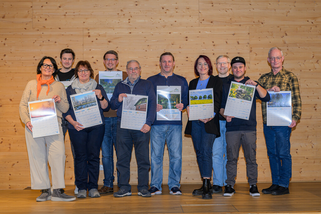 Gruppenfoto mit den Fotografen vom Fotostammtisch Velden und Vertretern der Aktiven Bürger Velden